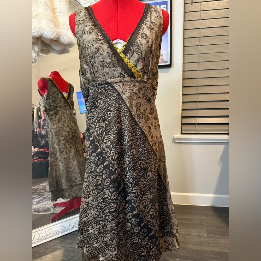 Jezebel Elegant Brown and Gold sleeveless Midi Silk Dress Size S/M